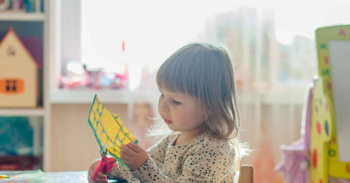 Temukan berbagai aktivitas seru dan kreatif untuk mengatasi kebosanan anak selama berliburan. Dari permainan luar ruangan hingga proyek seni yang menyenangkan, jadikan liburan mereka penuh keceriaan dengan ide-ide aktivitas yang menyenangkan dan mendidik.