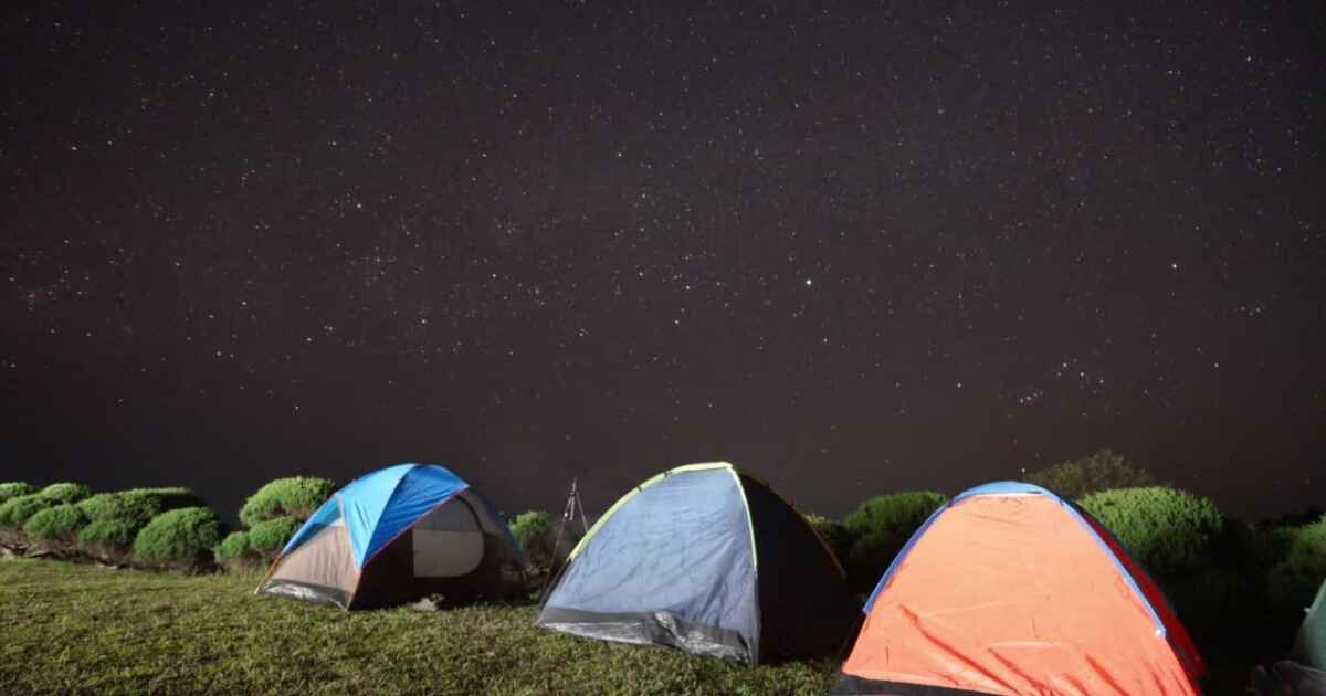Berkemah di tempat dengan pemandangan spektakuler akan memberikan pengalaman yang sulit dilupakan. Setiap momen, dari matahari terbit hingga bintang-bintang di malam hari, akan terasa lebih istimewa.