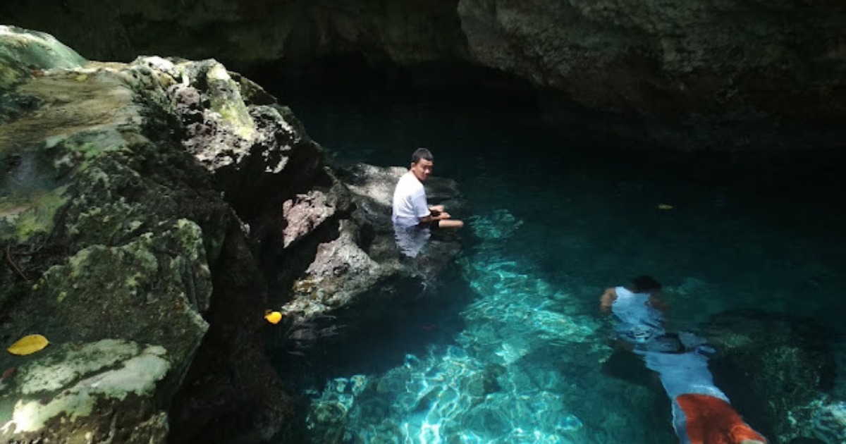 Temukan keajaiban Gua Kontamale di Wakatobi, sebuah destinasi wisata alam yang memukau dengan formasi batuan unik dan keindahan alam yang mempesona. Nikmati petualangan eksplorasi di dalam gua yang tersembunyi, ideal bagi para pencinta alam dan petualang yang mencari pengalaman baru di Wakatobi.