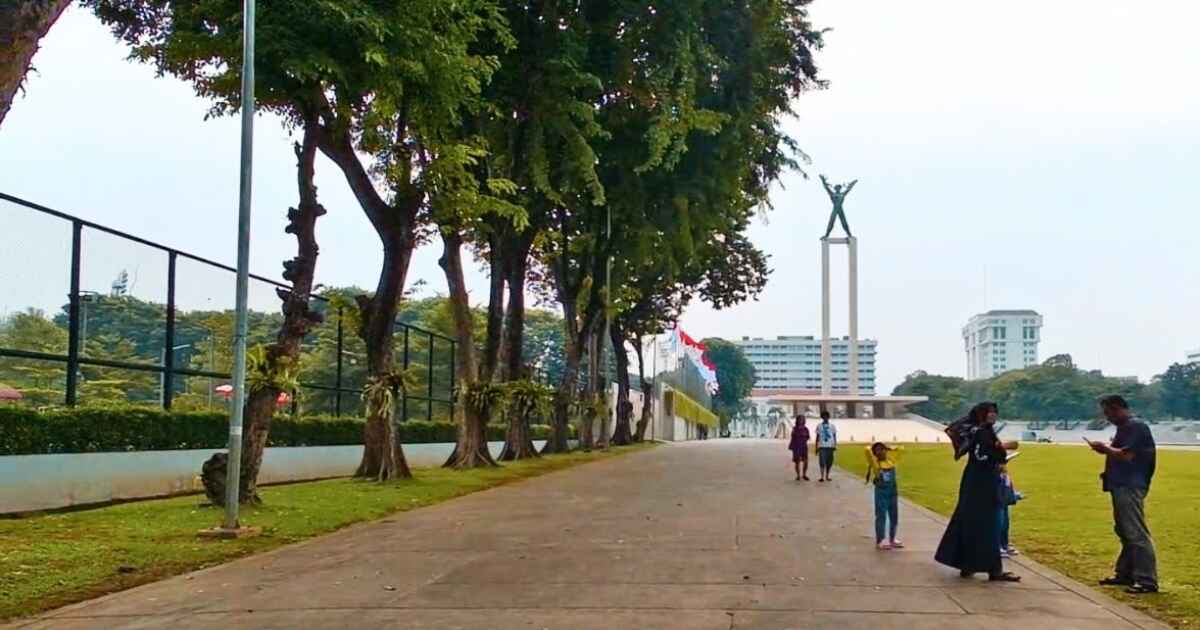 Lapang Banteng Destinasi Wisata Malam Jakarta