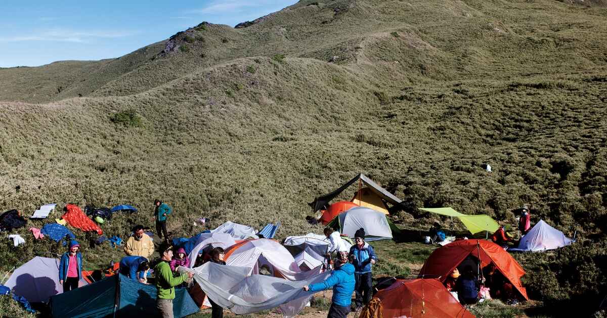 Peralatan Wajib Ada Saat Mendaki Gunung